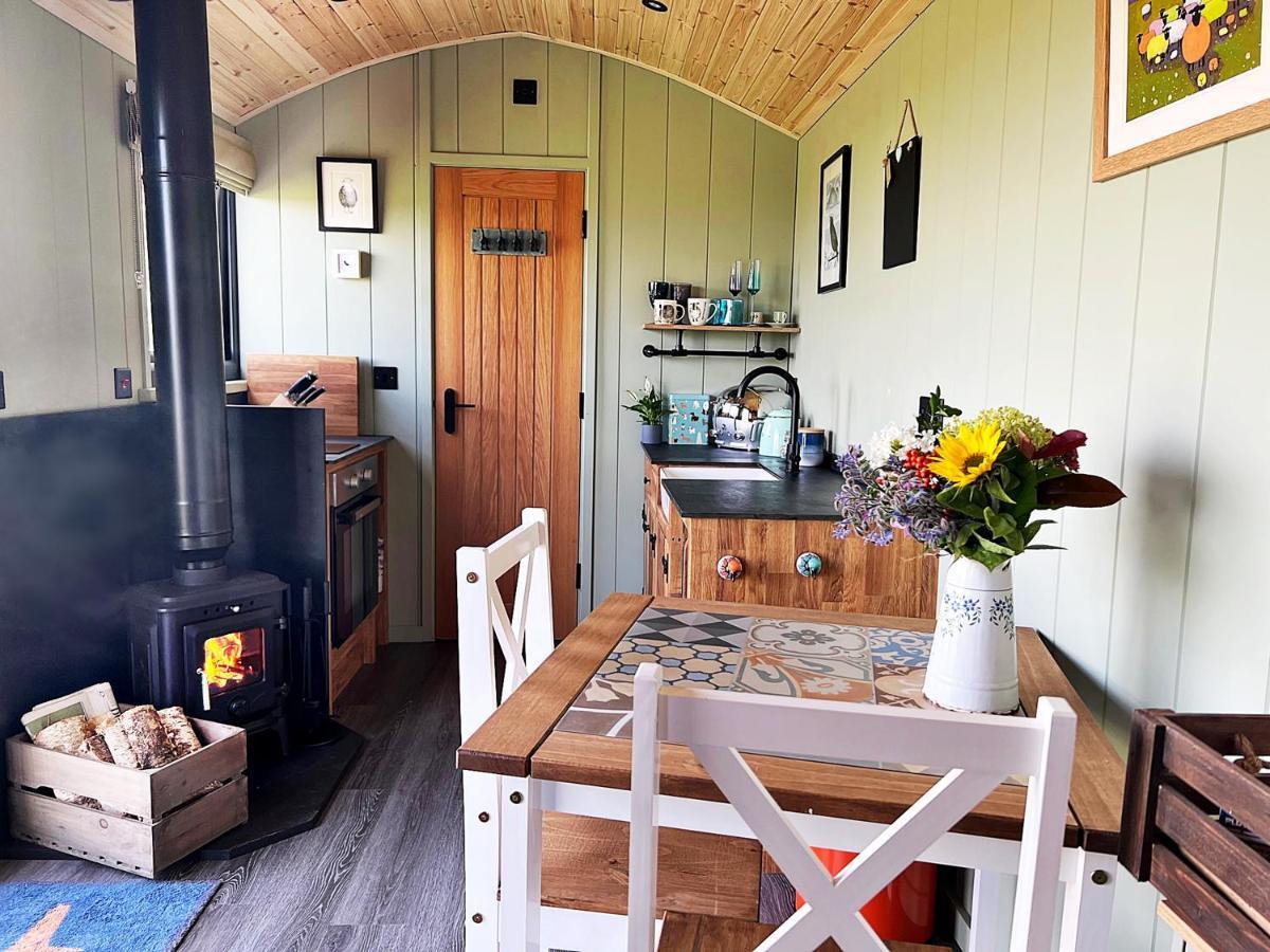 Luxury Shepherd Hut In The Peak District Бэйквэлл Экстерьер фото